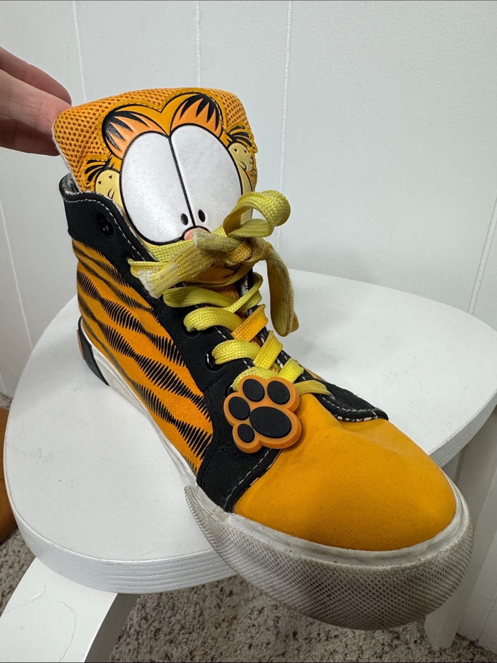 Garfield women’s 7 sneakers